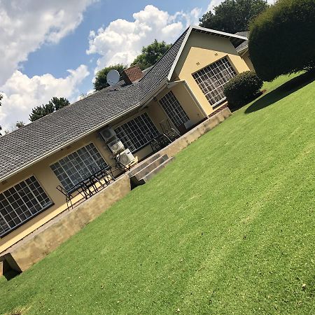 Khuvena Guesthouse Randburg Exterior foto