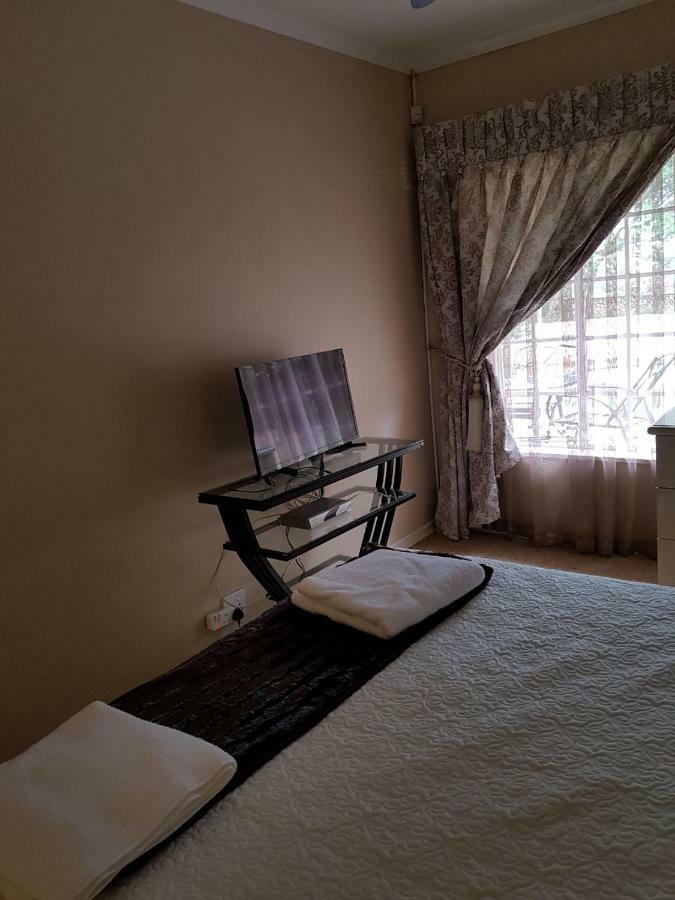 Khuvena Guesthouse Randburg Exterior foto
